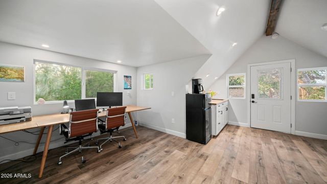 3244 E WELDON Avenue, Phoenix, AZ 85018