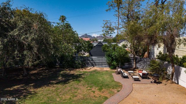 3244 E WELDON Avenue, Phoenix, AZ 85018