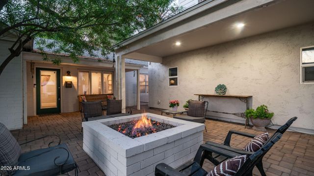 3244 E WELDON Avenue, Phoenix, AZ 85018