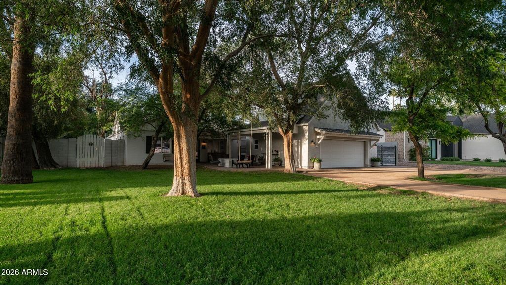 3244 E WELDON Avenue, Phoenix, AZ 85018 — photo 2