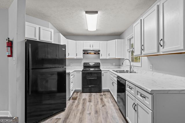 30 Tuxedo Avenue, Newnan, GA 30263