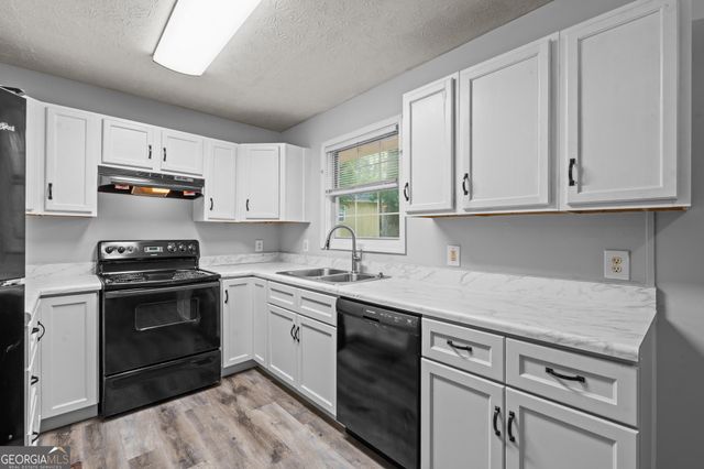 30 Tuxedo Avenue, Newnan, GA 30263