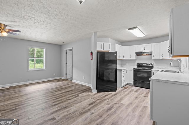30 Tuxedo Avenue, Newnan, GA 30263