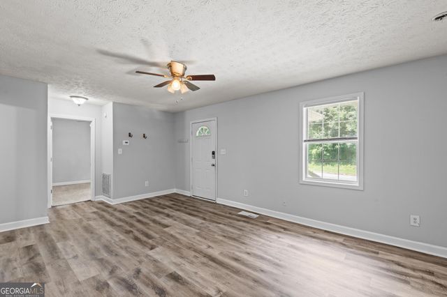 30 Tuxedo Avenue, Newnan, GA 30263