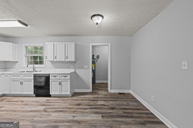 30 Tuxedo Avenue, Newnan, GA 30263