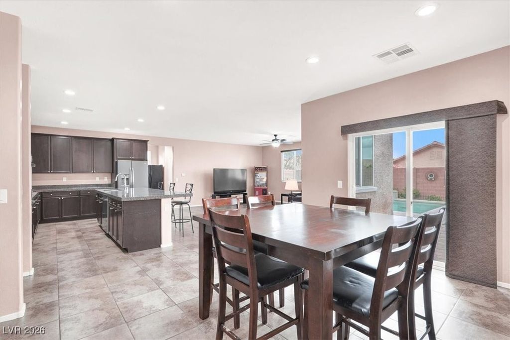 Image 10 of property listing at 10368 Saddle Mountain Street, Las Vegas, NV 89178