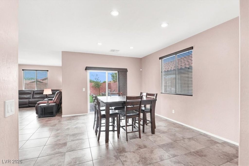 Image 11 of property listing at 10368 Saddle Mountain Street, Las Vegas, NV 89178