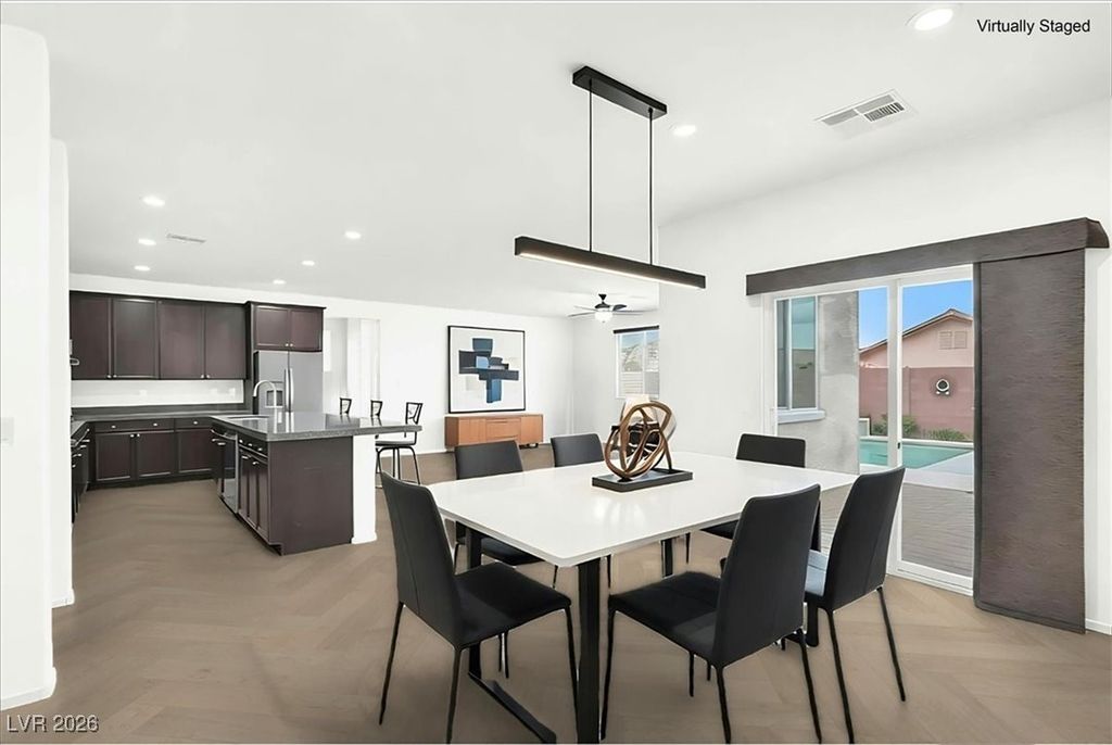 Image 6 of property listing at 10368 Saddle Mountain Street, Las Vegas, NV 89178