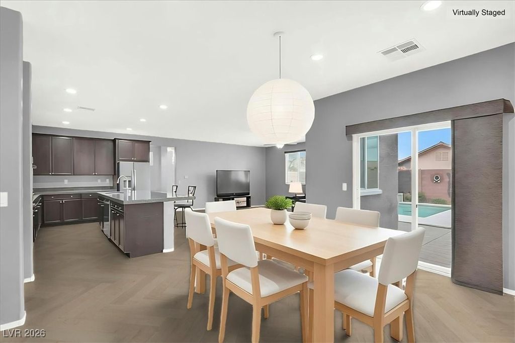 Image 7 of property listing at 10368 Saddle Mountain Street, Las Vegas, NV 89178