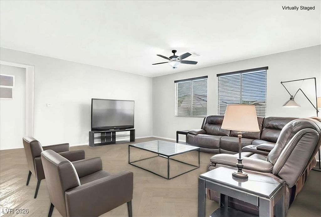 Image 8 of property listing at 10368 Saddle Mountain Street, Las Vegas, NV 89178