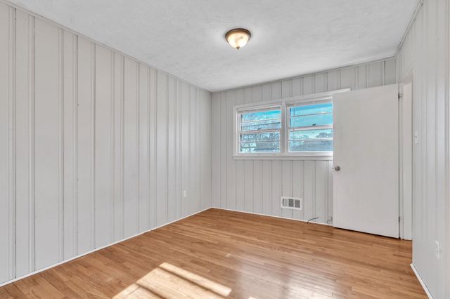 207 Woodview Avenue, Spartanburg, SC 29306