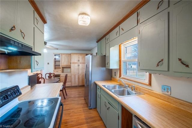 6922 Gra Lan Drive, Thomasville, NC 27360