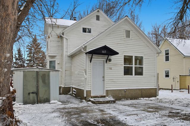 807 5th Street S, Moorhead, MN 56560