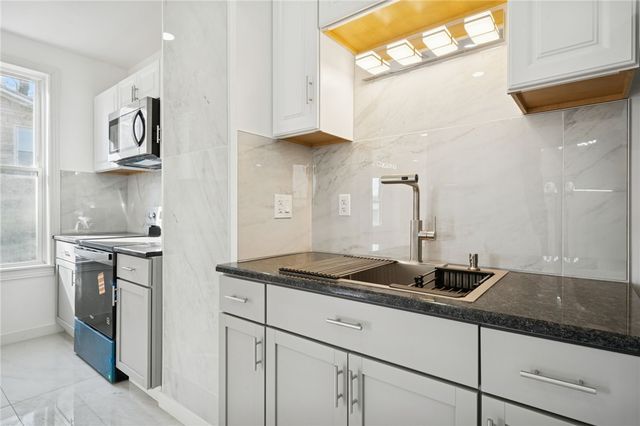 435 N Broadway St, Scottdale, PA 15683