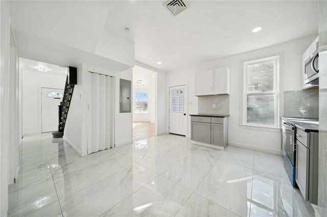 435 N Broadway St, Scottdale, PA 15683