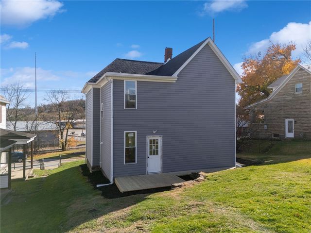 435 N Broadway St, Scottdale, PA 15683