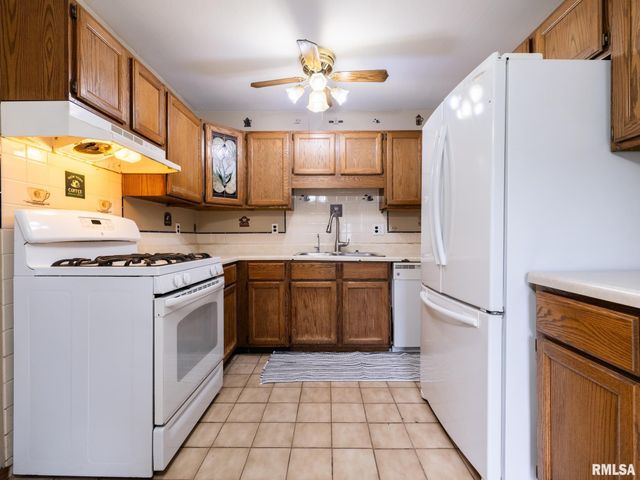 5 GALVIN Court, Pekin, IL 61554