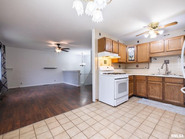 5 GALVIN Court, Pekin, IL 61554