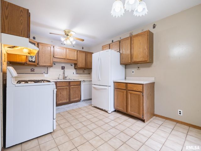 5 GALVIN Court, Pekin, IL 61554