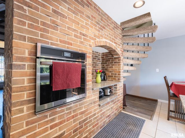 1833 HIGHWOOD Avenue, Pekin, IL 61554