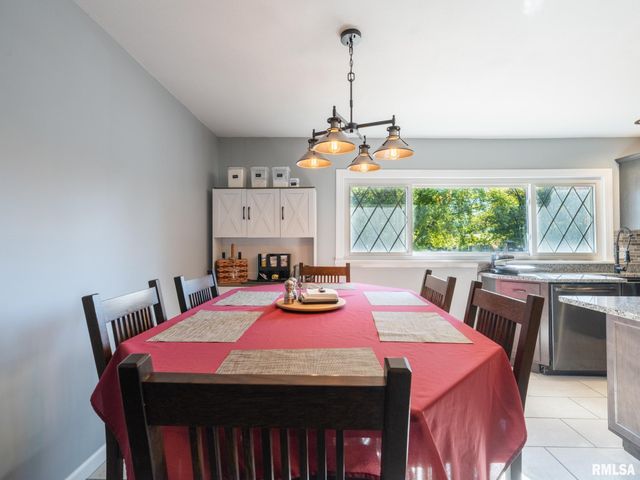 1833 HIGHWOOD Avenue, Pekin, IL 61554