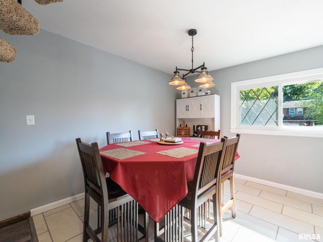 1833 HIGHWOOD Avenue, Pekin, IL 61554