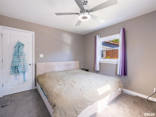 1833 HIGHWOOD Avenue, Pekin, IL 61554