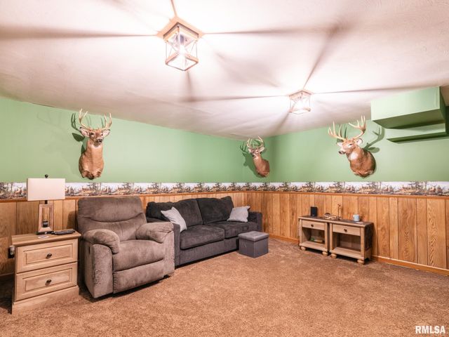 1833 HIGHWOOD Avenue, Pekin, IL 61554