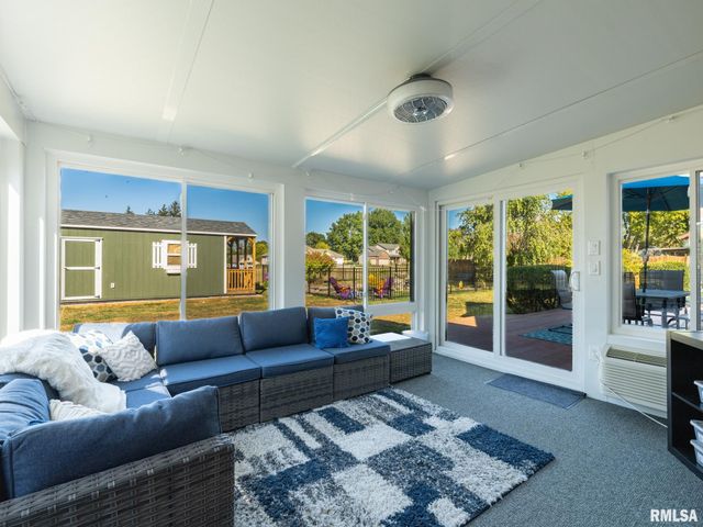 1833 HIGHWOOD Avenue, Pekin, IL 61554