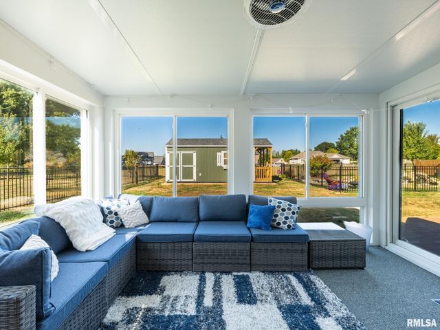 1833 HIGHWOOD Avenue, Pekin, IL 61554