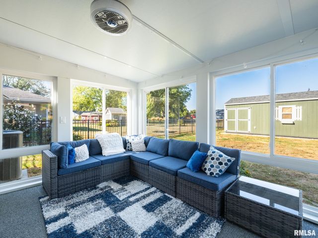 1833 HIGHWOOD Avenue, Pekin, IL 61554