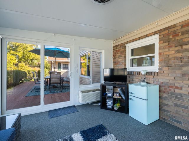 1833 HIGHWOOD Avenue, Pekin, IL 61554