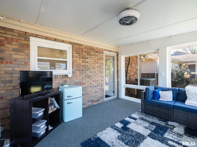 1833 HIGHWOOD Avenue, Pekin, IL 61554