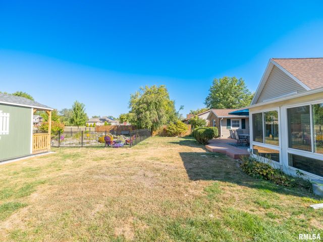 1833 HIGHWOOD Avenue, Pekin, IL 61554