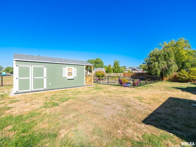 1833 HIGHWOOD Avenue, Pekin, IL 61554