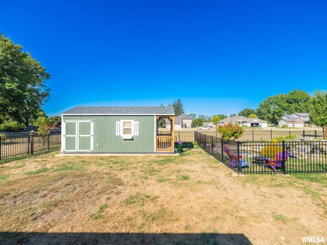 1833 HIGHWOOD Avenue, Pekin, IL 61554