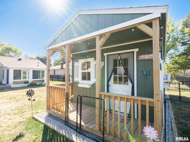 1833 HIGHWOOD Avenue, Pekin, IL 61554