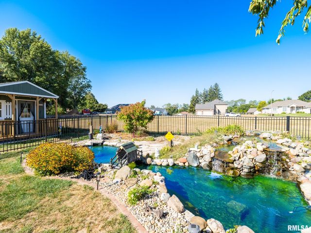 1833 HIGHWOOD Avenue, Pekin, IL 61554