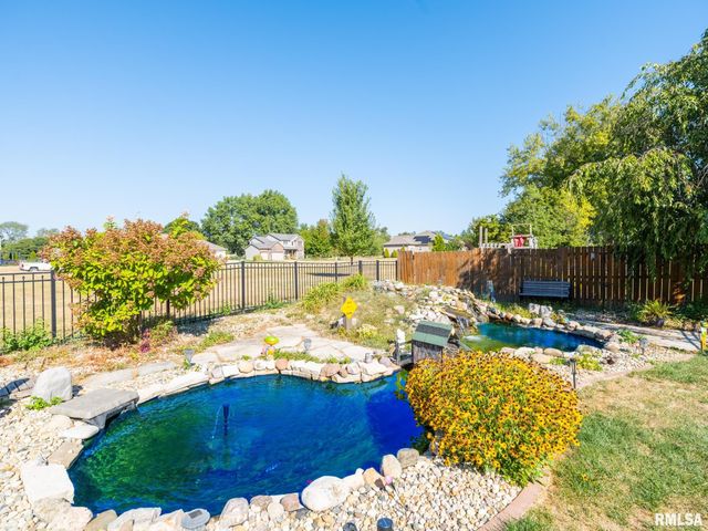 1833 HIGHWOOD Avenue, Pekin, IL 61554