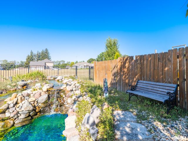 1833 HIGHWOOD Avenue, Pekin, IL 61554