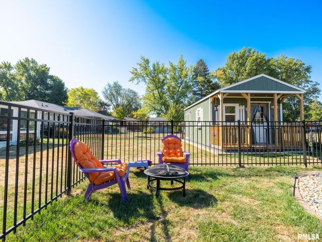 1833 HIGHWOOD Avenue, Pekin, IL 61554