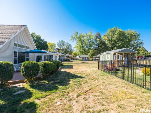 1833 HIGHWOOD Avenue, Pekin, IL 61554