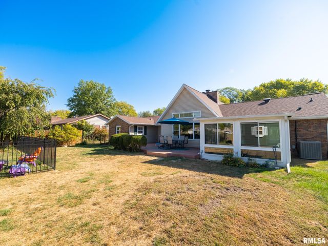 1833 HIGHWOOD Avenue, Pekin, IL 61554