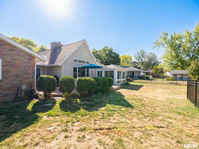 1833 HIGHWOOD Avenue, Pekin, IL 61554