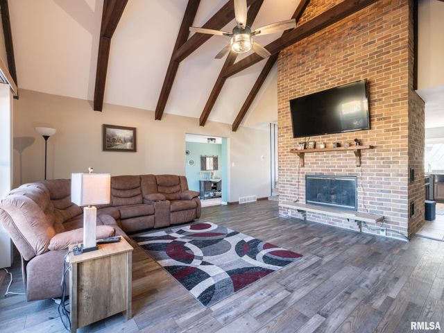 1833 HIGHWOOD Avenue, Pekin, IL 61554