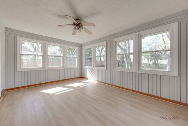 918 Bedford Lane, Libertyville, IL 60048