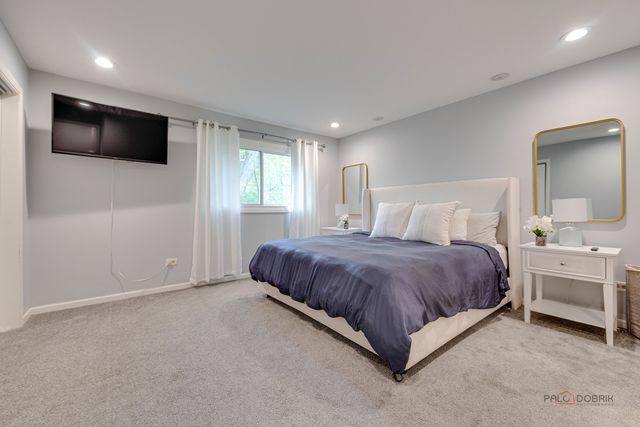 918 Bedford Lane, Libertyville, IL 60048