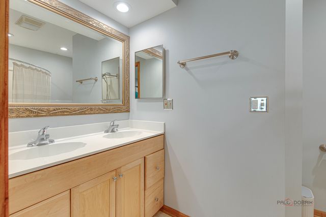 918 Bedford Lane, Libertyville, IL 60048