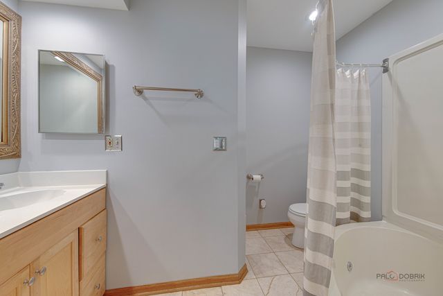 918 Bedford Lane, Libertyville, IL 60048