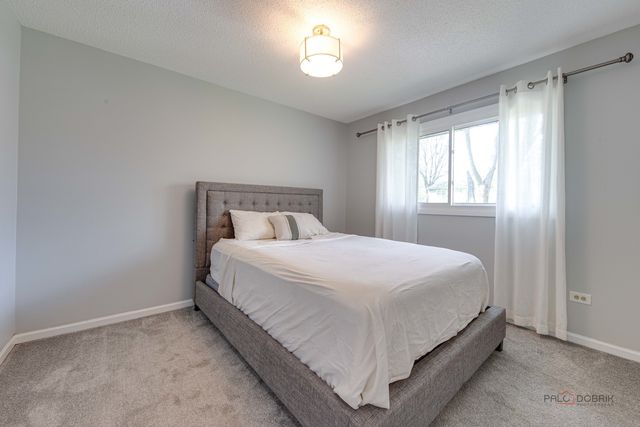 918 Bedford Lane, Libertyville, IL 60048